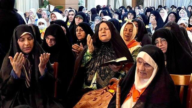 نخستین دعای کمیل حاجی‌های ایرانی در مدینه + عکس