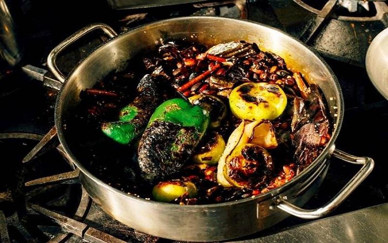 راهی برای از بین بردن بوی غذای سوخته وجود دارد؟