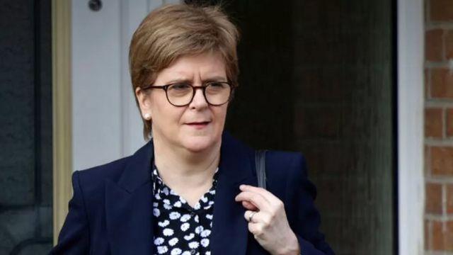 نیکلا استورجن، وزیر اول سابق اسکاتلند ساعتی پس از بازداشت آزاد شد