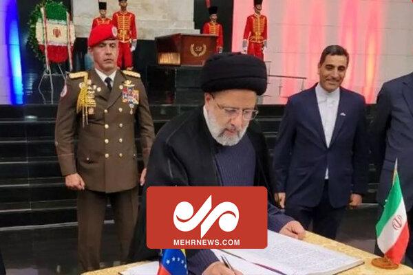 اهدای تاج گل و ادای احترام رئیس‌جمهور به مقبره «سیمون بولیوار»