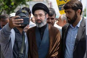  سرطان علی خامنه‌ای و سرطان فساد: حذف رقبای جانشینی مجتبی - Gooya News