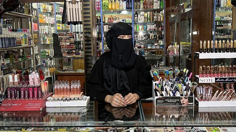 رکود بازار ورود ممنوع برای مردان در آستانه عید قربان؛ مشکلات کسب و کار زنان در دوره طالبان