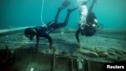 باستان‌شناسان لاشه کشتی ۲۵۰۰ ساله فینیقی‌ها را از زیر آب بیرون می‌آورند