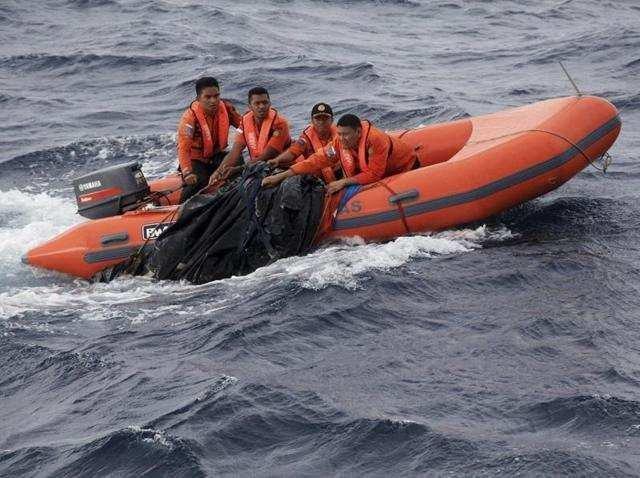 غرق شدن کشتی در اندونزی با ۱۵ کشته