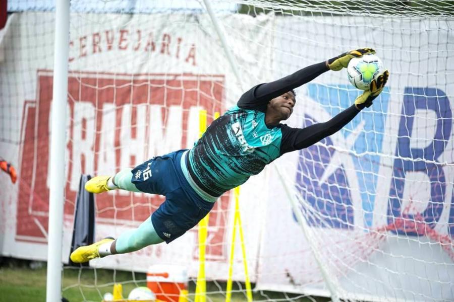 ننکا رقیب بیرانوند شد/ اختصاصی: نام گلر برزیلی پرسپوليس لو رفت