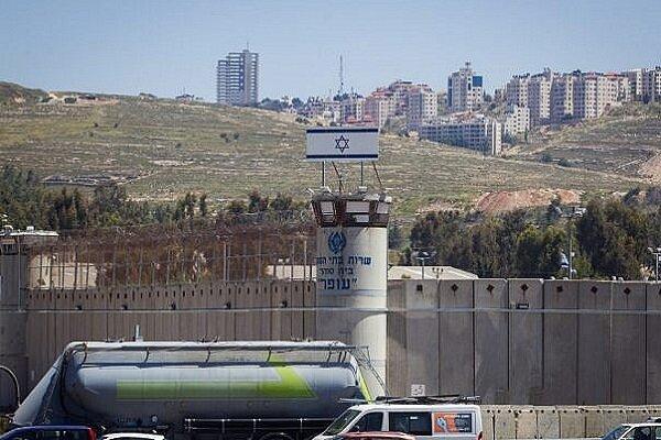 اعتصاب غذای ۱۳ اسیر فلسطینی در زندان‌های رژیم صهیونیستی