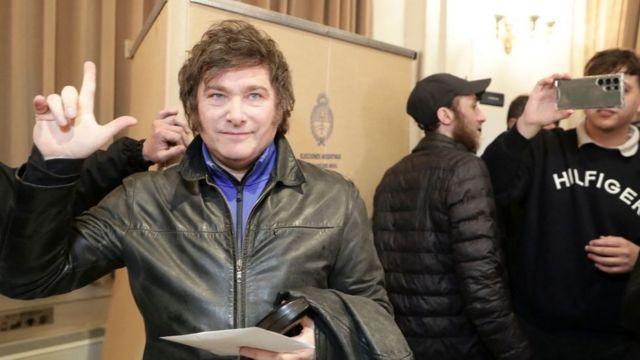 خاویر میلِی؛ آیا نامزد راست افراطی، رئیس جمهوری آرژانتین می‌شود؟