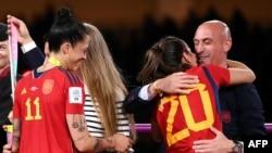 بوسه جنجالی در فینال جام جهانی زنان؛ نخست‌وزیر اسپانیا: عذرخواهی کافی نیست 