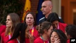 پیامدهای ناتمام «بوسه ممنوعه»؛ تکاپوی دولت اسپانیا برای تعلیق روبیالس