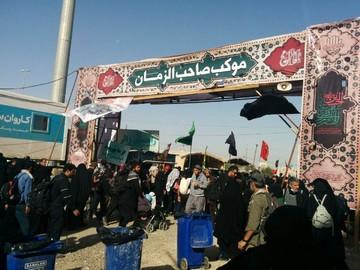 عکس رهبر انقلاب بر سینه ۲ نیروی نظامی خارجی