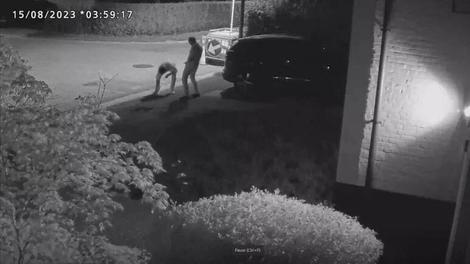 دردرسر جشن تولد وزیر بلژیکی؛ ادرار روی خودروی پلیس