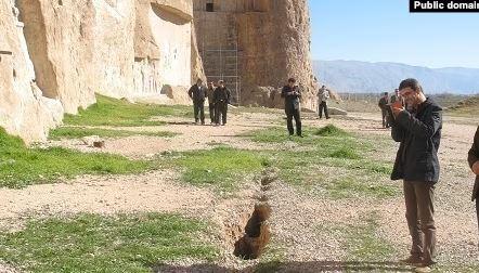  فرونشست در ۳۰۰ متری تخت جمشید، شکاف های ۷۰ سانتی متری در نقش رستم 