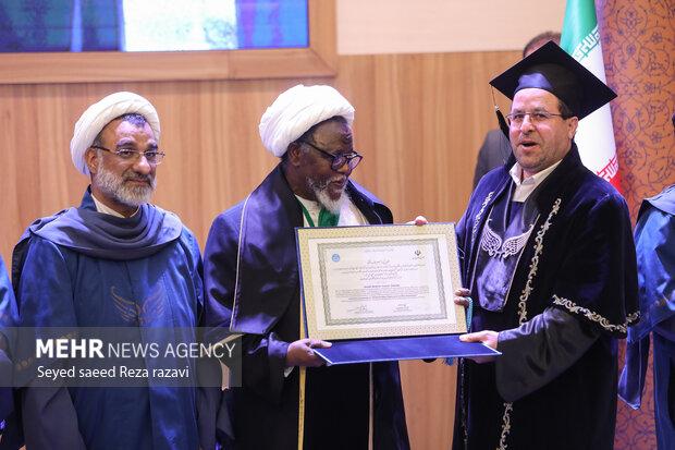 دکترای افتخاری دانشگاه تهران به شیخ زکزاکی اعطا شد