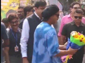 عکس| استقبال بی‌سابقه هند از شاعر فوتبال