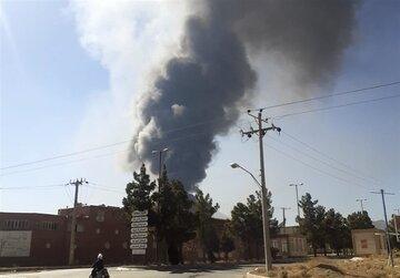 آتش‌سوزی مهیب در یک واحد پلیمر ‌گلپایگان‌/ عکس