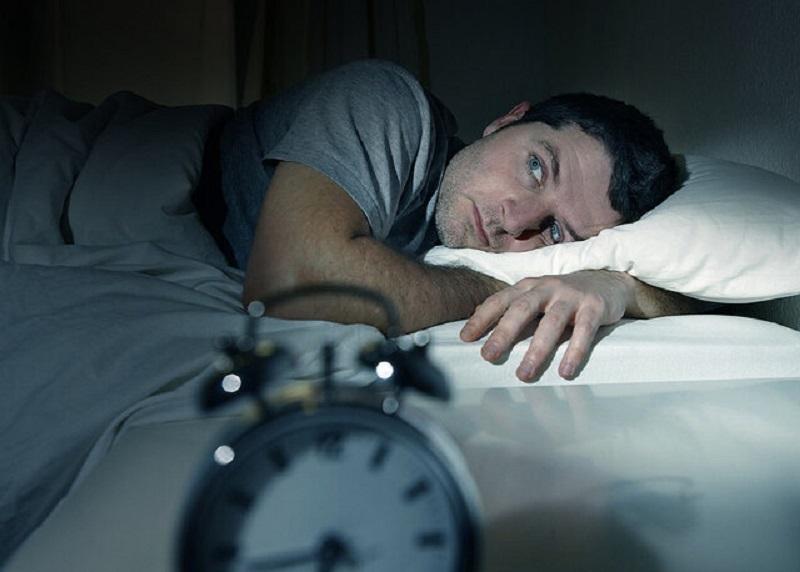 چگونه بر معضل بی‌خوابی غلبه کنیم؟
