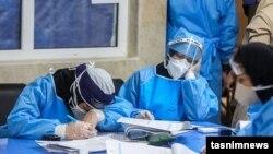 تشدید بحران سلامت در ایران؛ کادر درمان از بیمارستان‌های دولتی می‌روند