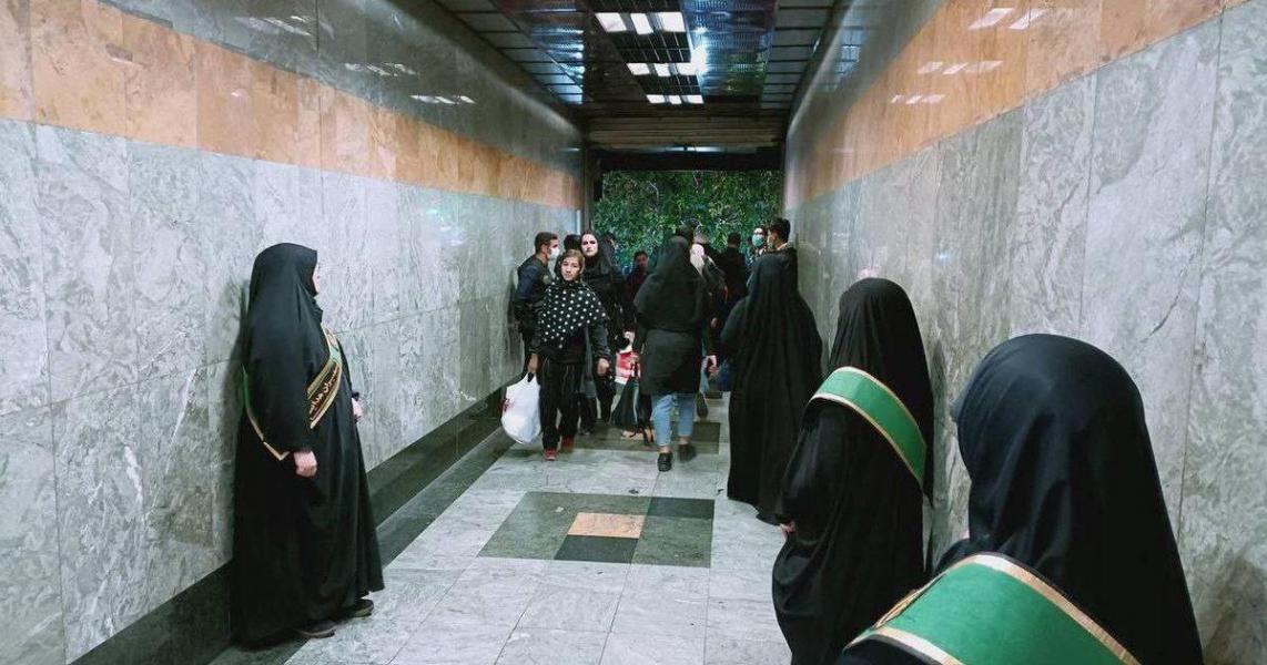 تشدید درگیری‌ «حجاب‌بانان» با زنان در محدوده مترو تئاتر شهر و میدان