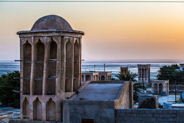 ۹۹ بادگیر بندر تاریخی لافت روشن می‌شود