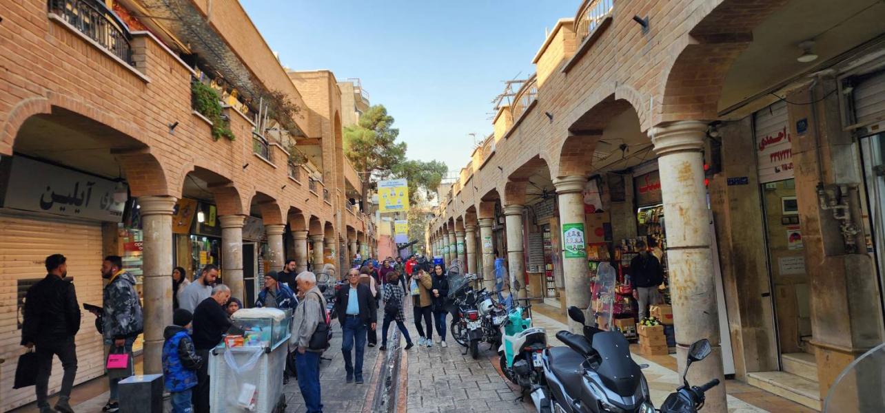 جنسیت در فضای شهری ایران: زنان در بازار تهران