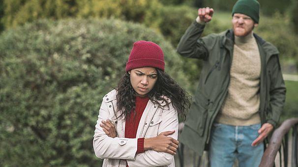 ۱۶ علامت خطری که در اوایل رابطه به شما هشدار می‌دهد که شریک زندگی‌تان فرد سوءاستفاده‌گری خواهد بود