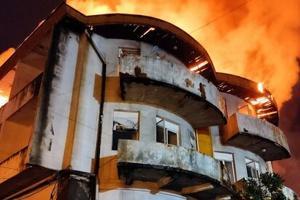 آتش‌سوزی گستره در «هتل ایران» بندر انزلی (پهلوی) - Gooya News