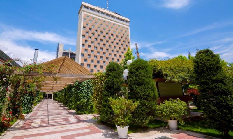 همه چیز درباره هتل هما تهران | معرفی لیست امکانات و اتاق‌ها