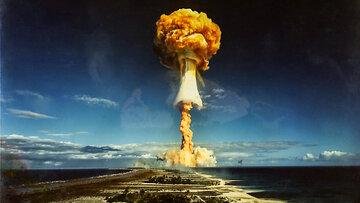 دانشمندان مسلح می‌شوند/ بمباران هسته‌ای شکارچی مخوف!