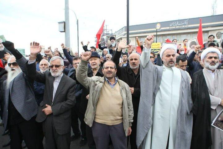 راهپیمایی مردم رودسر در محکومیت حادثه تروریستی کرمان