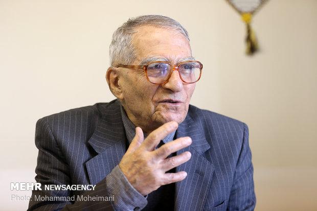 نمی‌توانیم با ندیدن فلسفه غرب، فرهنگ خود را حفظ کنیم