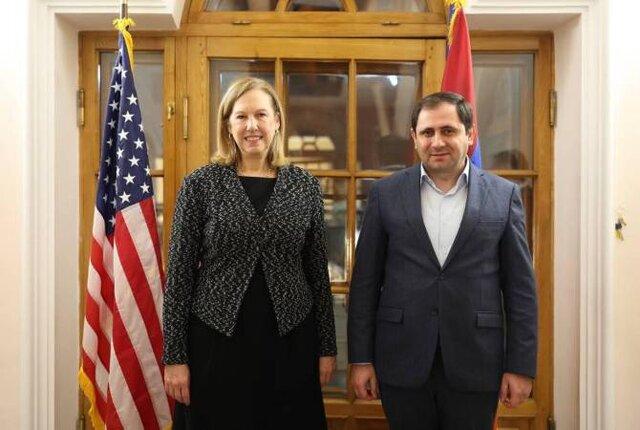 وزیر دفاع ارمنستان و سفیر آمریکا گفت‌وگو کردند