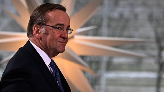 وزیر دفاع آلمان‌: برای حمله روسیه در آینده باید آماده باشیم