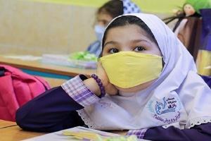 ناظم مدرسه دختر ۱۱ ساله را به خاطر حجاب کتک زد  - Gooya News