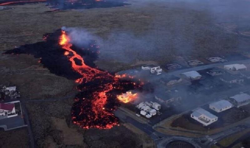 فوران آتشفشان در ایسلند و احتمال فروپاشی یک شهر