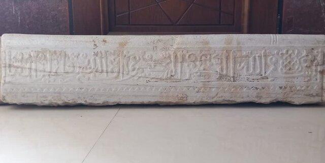 کشف کتیبه ۸ تکه ۷۷۲ ساله از امامزاده سیدان اسدآباد