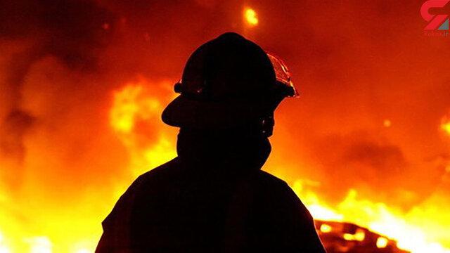 آتش‌سوزی گسترده در یک کارگاه نجاری در همدان