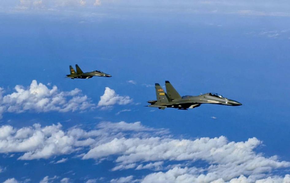 تایوان: ۹ جنگنده چینی از خط میانه عبور کردند