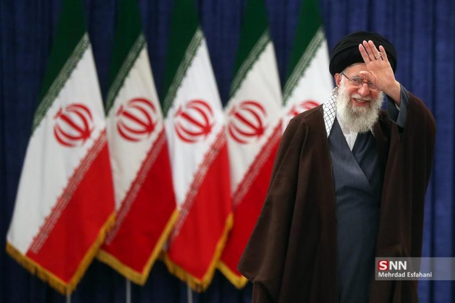 خوشحالی وصف ناپذیر خبرنگار لبنانی پس از دریافت هدیه رهبر انقلاب +فیلم به همراه زیرنویس