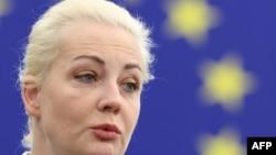 یولیا ناوالنایا همسر رهبر فقید اپوزیسیون روسیه در روز رای‌گیری به هر کسی غیر از پوتین رای دهید