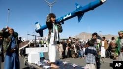 تداوم ناامن‌سازی دریای سرخ توسط حوثی‌های تحت حمایت حکومت ایران؛ انهدام چندین فروند پهپاد و موشک توسط ائتلاف 