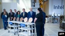 بزرگترین کمک‌ دولت بایدن برای افزایش تولید تراشه در خاک آمریکا؛ شرکت اینتل ۲۰ میلیارد دلار دریافت کرد