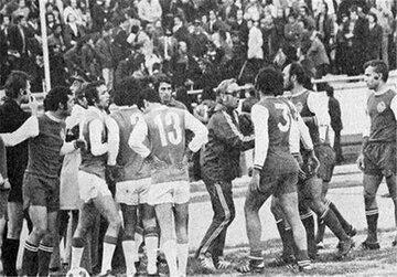 عکس| اولین "سیلی" تاریخ فوتبال ایران!