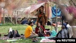 بزرگداشت سیزده‌به‌در در مناطق مختلف ایران به‌رغم استقرار مأموران؛ دادخواهان بر مزار کشته‌شدگان اعتراضات رفتند 