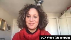 نمایش مستند «انقلاب روی بوم» درباره نیکزاد نجومی؛ سارا نجومی: این اثری سیاسی، هنری، و در عین حال شخصی است