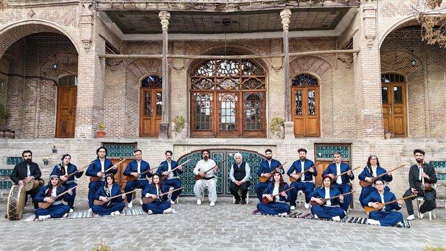 ببینید/ تنبورنوازان از «ساقی» نواختند