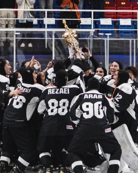 قهرمانی آسیا برای دختران یخی ایران؛ قهرمانان اما مجانی هاکی بازی می‌کنند