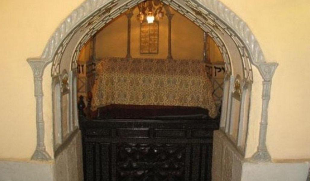 حمله به آرامگاه «استر و مردخای»: تعرض به میراث تاریخی و به حقوق اقلیت‌ها