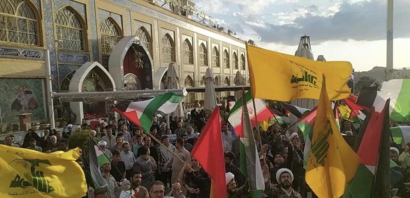 اجتماع کرمانی‌ها در جوار مزار سیدالشهدای جبهه مقاومت در حمایت از عملیات وعده صادق