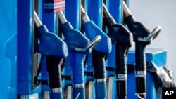 قیمت نفت پس از حمله جمهوری اسلامی به اسرائیل کاهش یافت