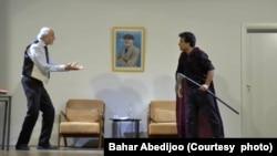 اجرای نمایش «مرگ در می‌زند» در کلن؛ مهدی اکبری: تئاتر ایرانی برون‌مرزی به پشتوانه عشق ادامه می‌دهد